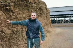 Sébastien Turban a présenté l’exploitation qui nourrit son troupeau avec un ensilage classique, du maïs épi et utilisera cette année un ensilage brins longs (procédé Shredlage).