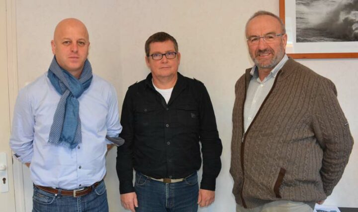 De gauche à droite : Henri-Claude Gautier, directeur de la MFR de Fougères, Jean-François Olivier, chargé de développement agro-écologie et Edmond Bourges, consultant au sein de l’établissement.