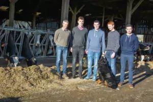 Lors de la préparation de la porte ouverte. De gauche à droite : Stéphane Charrier, François-Régis Petit, Clément Collin, Thibaut Cordonnier et Alexandre Rebillard.