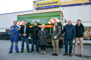 Jean-françois Barre, technicien SAV Blanchard ; Mickaël Joly, commercial Blanchard ; Rodolphe et Yvette Flého, ETA Flého à Ménéac ; Florent Guilleman, directeur général Amazone France ; Pierrick Quéro, directeur Blanchard 22/56 ; Jérôme Le Meur, commercial Amazone en Bretagne.