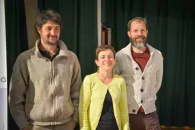 Fabien Tigeot, à droite, et David Hervé, respectivement président et vice-président du groupement des agriculteurs biologiques du Morbihan, avec Sophie Milhem, coordinatrice, avant l'assemblée générale, mardi dernier.