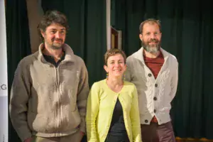 Fabien Tigeot, à droite, et David Hervé, respectivement président et vice-président du groupement des agriculteurs biologiques du Morbihan, avec Sophie Milhem, coordinatrice, avant l'assemblée générale, mardi dernier.