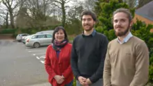 De gauche à droite : Anne Prigent, de BCEL Ouest, Samuel Danilo, de l’Institut de l’Élevage, et Ronan Lasbleiz, du Cniel.