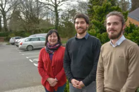 De gauche à droite : Anne Prigent, de BCEL Ouest, Samuel Danilo, de l’Institut de l’Élevage, et Ronan Lasbleiz, du Cniel.