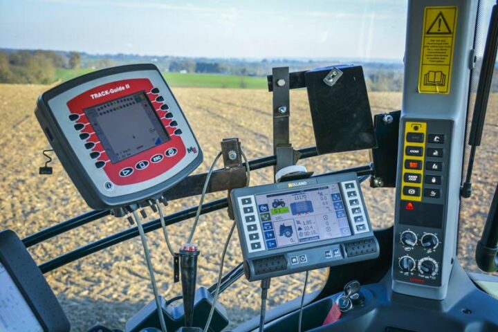 Le boîtier en cabine est simple d’utilisation selon le chauffeur. Tout est plus simple à gérer pour atteindre la bonne quantité épandue à l’hectare.