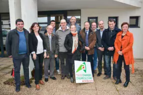 Des représentants de la Chambre, de la Préfecture, de la Dirrecte (directions régionales des entreprises, de la concurrence, de la consommation, du travail et de l'emploi), des services de remplacement et des groupements d’employeurs Solutis et Terralliance, lors du comité de pilotage, le 23 mars à Pontivy.