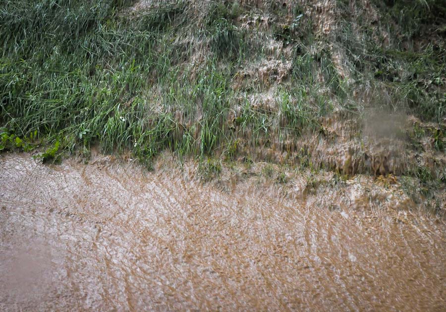 L’érosion peut devenir très forte en cas de fortes précipitations. Un sol bien couvert retient la terre et l’eau. © Arvalis, Institut du Végétal.