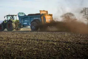 Ces nouveaux modèles d’épandeurs peuvent épandre avec précision sur une largeur allant jusqu’à 24 mètres