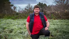 Tanguy Rousseau a rejoint le Gaec de Traou-Hoat à Trélévern (22) en créant un atelier viande bovine. La structure compte aujourd’hui 45 vaches allaitantes, 2,5 ha de serres et 85 ha de SAU dont une partie plantée en choux-fleurs et artichauts.