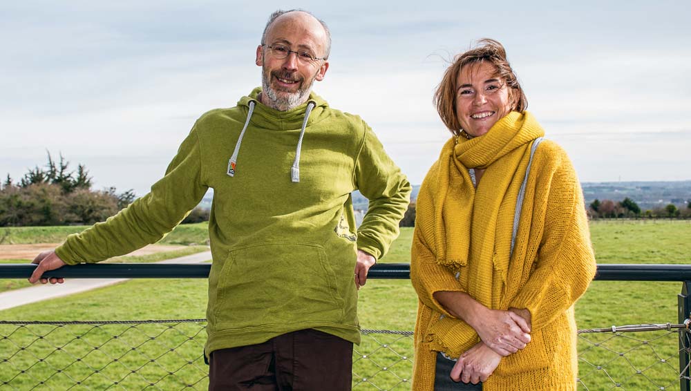 Yann Yobé, paysan-boulanger à Saint-Alban, et Claire Orieux, maraichère de Tréméreuc, respectivement administrateur et présidente du Gab 22. - Illustration “Faire la bio de demain”