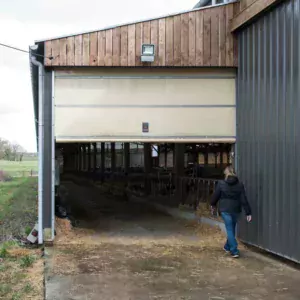 A chaque bout des couloirs, une porte enroulable motorisée « très pratique au quotidien ».