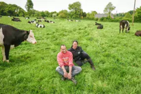 Leurs 64 vaches laitières de Mathieu et Soizic Le Fustec sont en pâturage plat unique depuis fin avril. Il est prévu qu’elles le restent jusqu’à mi-octobre.
