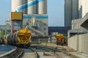 Un service ferroviaire minimal et des camions supplémentaires assurent la livraison des céréales et des co-produits dans les usines bretonnes habituellement approvisionnées par train.