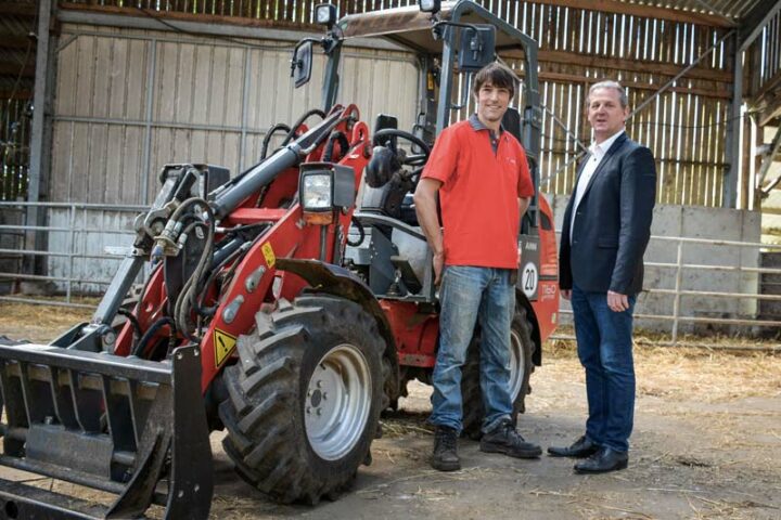 Jos Kok, éleveur à Bannalec et Christophe Perret, directeur commercial de Weidemann France