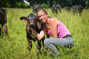 Caroline Wilvers entretient beaucoup de proximité avec ses animaux.