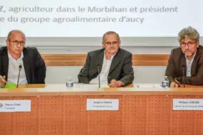 Thierry Coué, président de la FRSEA Bretagne ; Serge Le Bartz, président de D’aucy ; Philippe Leseure, directeur filières de LSDH.