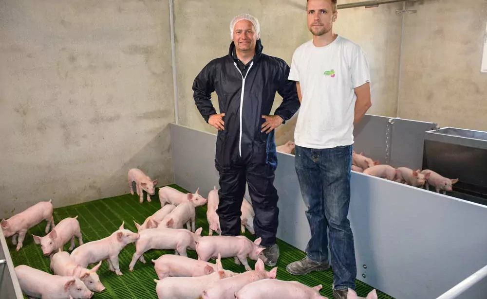 Sébastien Raguénes et David Marchadour, concepteur du système Calopor, dans l'une des salles de post sevrage. - Illustration Des calories récupérées sous le laveur d’air