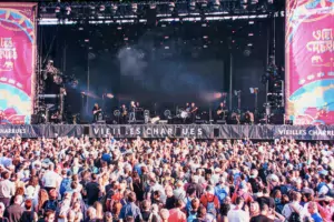 Avec quelque 280 000 spectateurs, les Vieilles Charrues ont une nouvelle fois fait le plein.