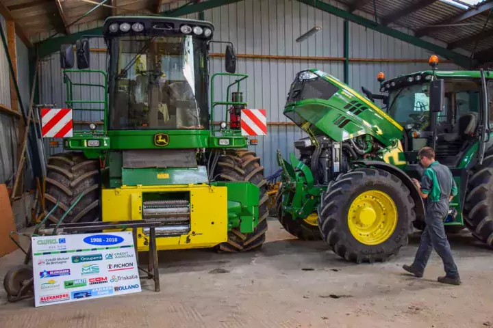 L'entretien courant du matériel est assuré par les deux chauffeurs salariés de la Cuma.