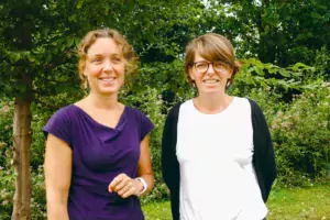 La productrice de lait Emmanuelle Billard et Virginie Duval, respectivement coprésidente et salariée de la Coopérative d'installation en agriculture paysanne des Côtes d'Armor (Ciap 22).
