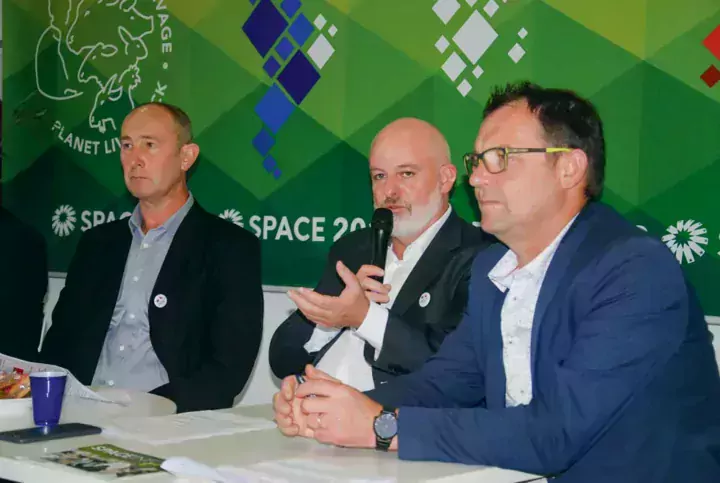 De gauche à droite : Michel Bloc’h, UGPVB ; Philippe Bizien, CRP ; François Valy, FRSEA.