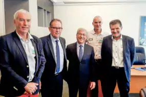 Alain Tiengou, Alain Cadec, Karmenu Vella, Hervé Sévenou (Chambre d’agriculture du Finistère) et Jean-Jacques René lors de la rencontre à Strasbourg.