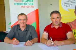 Laurent Kerlir et Jean-Michel Roger, lors de la signature de la convention de partenariat.