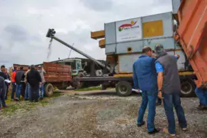 Le groupe Ceta Haute Rance a fait toaster 2,7 tonnes de graines de soja et 1,5 tonne de graines de féverole.