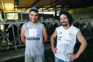 David Tojo est chargé des cultures, alors que Juan Manuel Cesar s’occupe de l’élevage sur leur exploitation de 50 VL.
