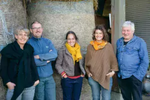 Les responsables de la Confédération paysanne chez Ludovic Massard, de Buléon, qui vend quelques animaux en direct. Une activité, source de plus-value, qui dépend de la présence d'un abattoir à proximité.