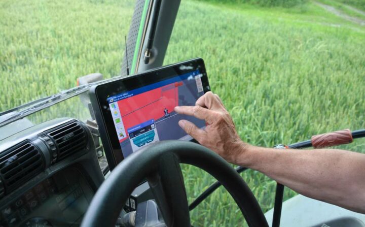 La console Isobus permet de ne pas multiplier les boîtiers dans le tracteur.