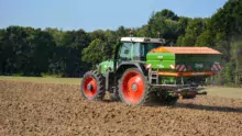 L’orientation de la nappe est corrigée en permanence en fonction des variations des conditions d’application.