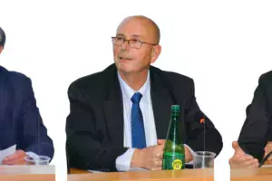 De gauche à droite : Jean-Louis Bernard (président du syndicat des propriétaires ruraux 35), Philippe Brayer (président national) et Vincent Lahalle (avocat spécialiste en droit de l’urbanisme).