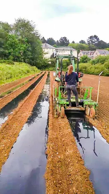 ... pas besoin d’être en permanence au volant du tracteur.