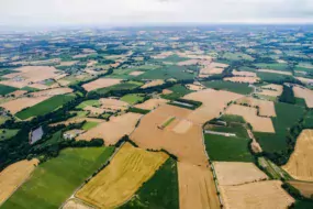 L’agrandissement des exploitations conduit-elle à des pertes de liaisons entre les personnes ? Une conférence pour réfléchir à ce sujet est organisée en Centre-Finistère.