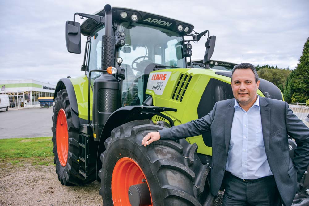 « La large gamme de 4 à 6 cylindres, avec transmission simple ou à variation continue permet à chacun de trouver l’engin adapté à son exploitation », explique Bertrand Piers, directeur d’une concession Claas. - Illustration Choisir le tracteur qui correspond à son besoin