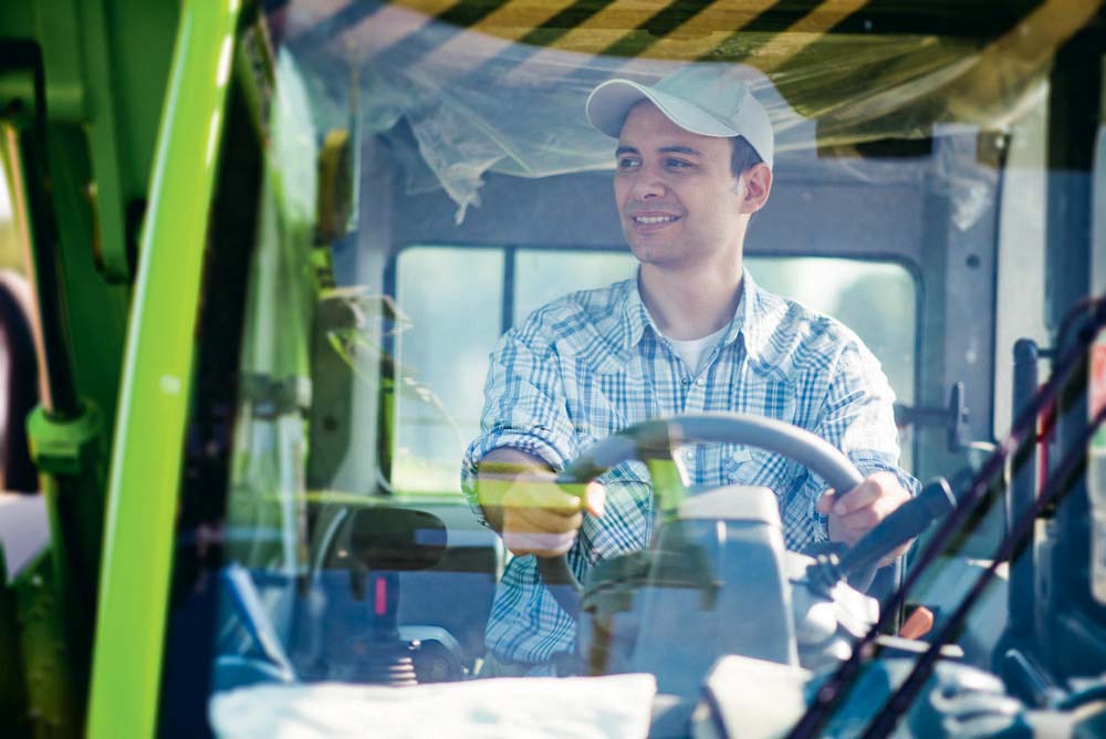 travailleur-emploi-assurance - Illustration Exploitants agricoles : êtes-vous bien protégés en cas de coup dur ?