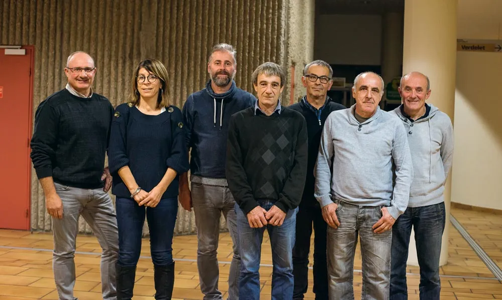 Hervé Conan (président de l’Anefa), Françoise Chanoine (animatrice du Cesa 22) et les salariés impliqués dans la préparation de la soirée anniversaire jean-Luc Moy, Patrick Cojean, Gérard Vallée, Michel Rouvrais et Bernard Duval. - Illustration Le Cesa invite Chandemerle à souffler ses 20 bougies