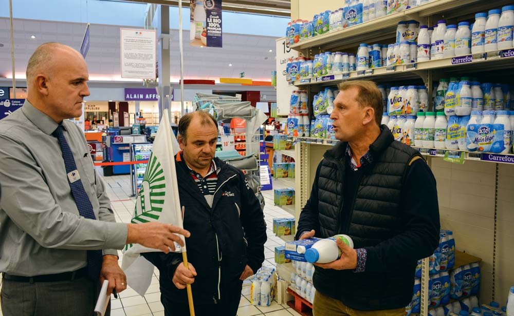 Les responsables de la FDSEA 22 dénoncent un prix de vente du lait bio inférieur à celui du lait conventionnel. - Illustration “Notre travail a un prix”