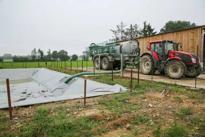 Le digestat est recueilli par une pompe et épandu à l’aide d’un pendillard.