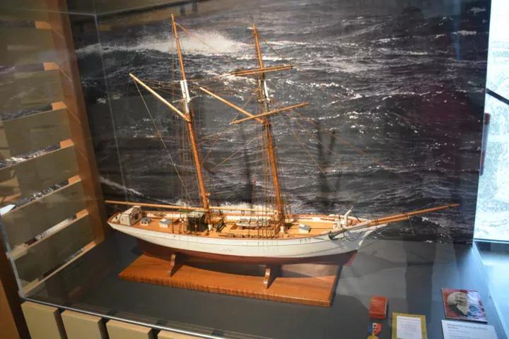 Maquette de la goélette Aurore de type paimpolaise. Cette goélette de 25 m de long fut construite à Paimpol pour la pêche en Islande.