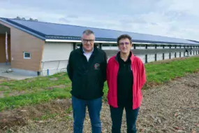 Jean-Lou Le Guellec, animateur technique Huttepain Bretagne et Anita Chansavoir, éleveuse à Montauban-de-Bretagne (35).