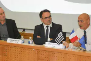 De gauche à droite : Michel Bloc’h, président de l’UGPVB, Jacques Crolais, directeur, et Bruno Chauvin, chef d’unité à la DG Agri de la Commission européenne.