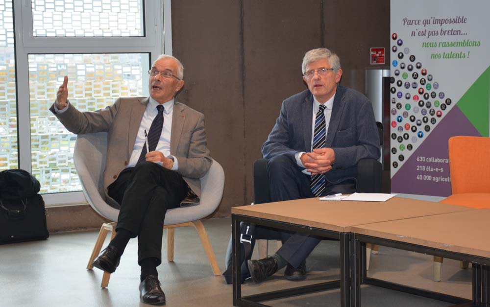 Bertrand Hervieu, président de l'Académie d'Agriculture de France et ancien président de l'Inra (à gauche), et Marcel Denieul, président de la Chambre d'agriculture d'Ille-et-Vilaine. - Illustration Diversification massive des modèles agricoles