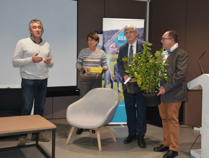 Loïc Guines, président de la FDSEA 35 et tête de liste FDSEA / JA aux élections de la Chambre d’agriculture d’Ille-et-Vilaine, a salué l’engagement de Marcel Denieul sur son mandat de six ans en tant que président de la Chambre d’agriculture.