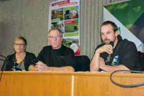 Jacques et Danielle Le Troquer ont cédé leur exploitation laitière de Pléguien à Régis Quéro.