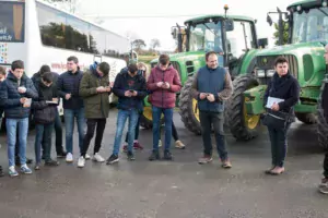 Attentifs, les élèves des classes de Bac Pro de Pommerit ont écouté avec attention le témoignage de Christelle et Arnaud Beauverger concernant leur atelier de production d’œufs et de légumes en bio.