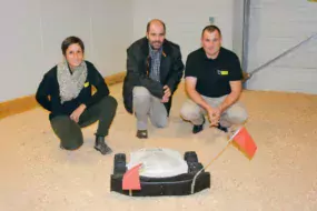 Yanne Courcoux, directrice et co-fondatrice de Tibot Technologies ; Nicolas Blezo, aviculteur au Fœil ; Benoît Savary, éleveur et co-fondateur de la société.