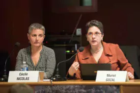 Cécile Nicolas, élue à la Chambre d’agriculture en charge de la question foncière et Muriel Gozal, directrice de la FNSafer à la tribune lors de la session de la Chambre d’agriculture à Plérin.