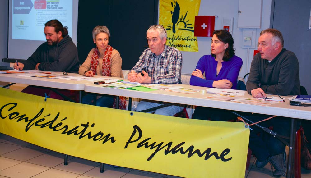 Lors de la réunion publique du 14 janvier à Iffendic, de gauche à droite : Jean-Sébastien Piel, Cécile Legrand Mogis, Éric Duverger, Aline Métayer et Denis Cohan, tous membres de la liste Confédération paysanne 35 aux élections de la Chambre d’agriculture. - Illustration « Nous défendons une agriculture moderne et solidaire »